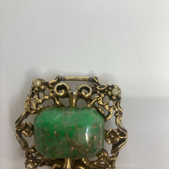 Vtg '60 SELRO SELINI ? chunky green lucite faux pearl gold tone panel bracelet - Picture 2 of 5
